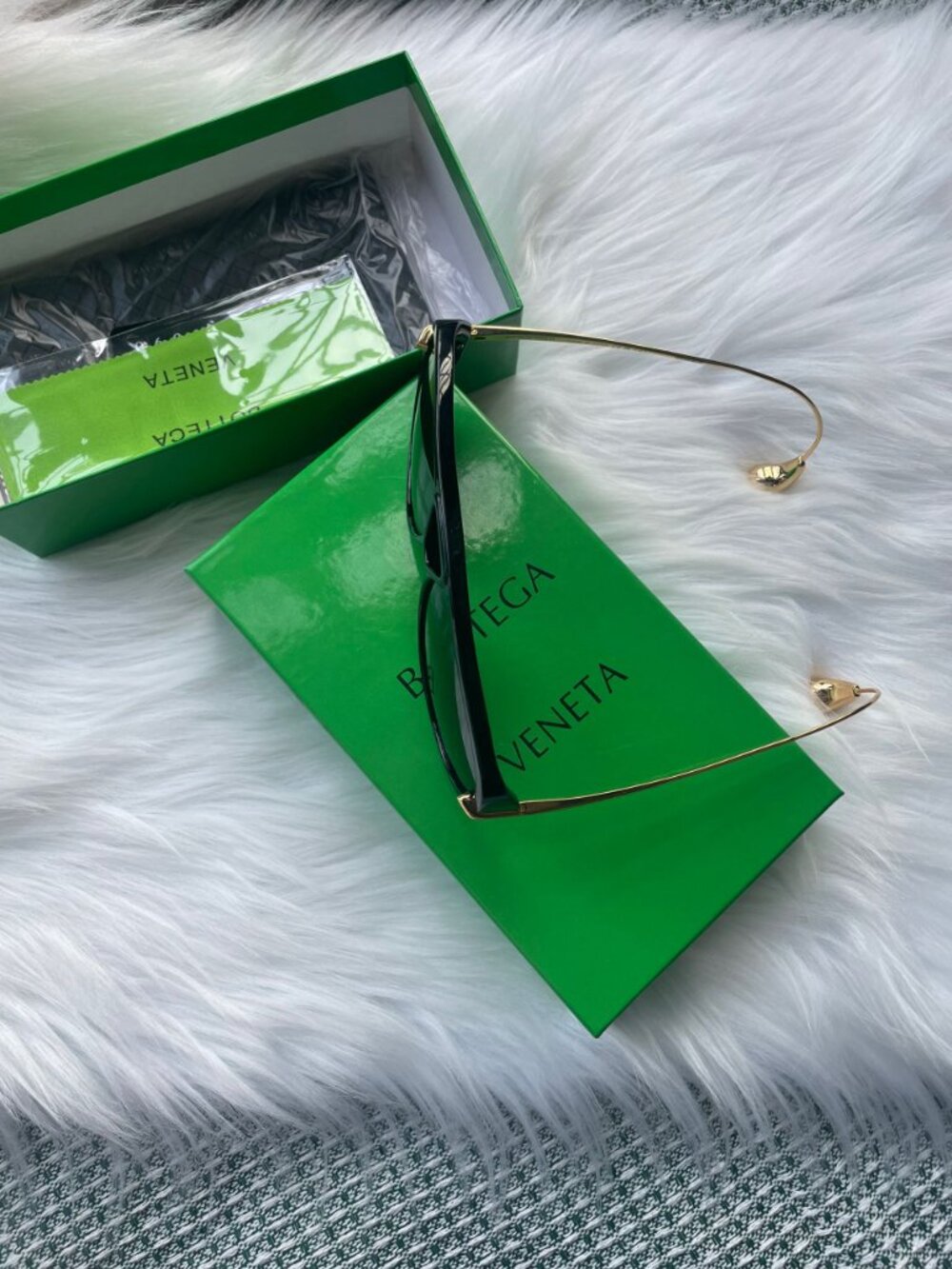 Bottega Veneta Gold-detail Aviator Sunglasses - Picture 4 of 5